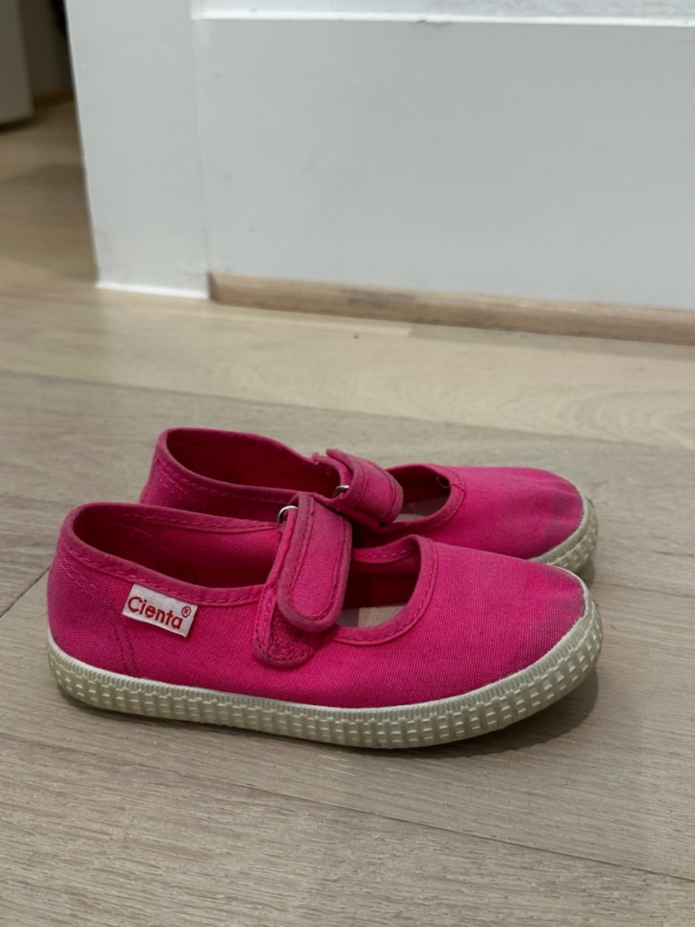Cienta Pink Mary Jane Canvas Shoes with Velcro Strap-GUC Size 26 (9T)